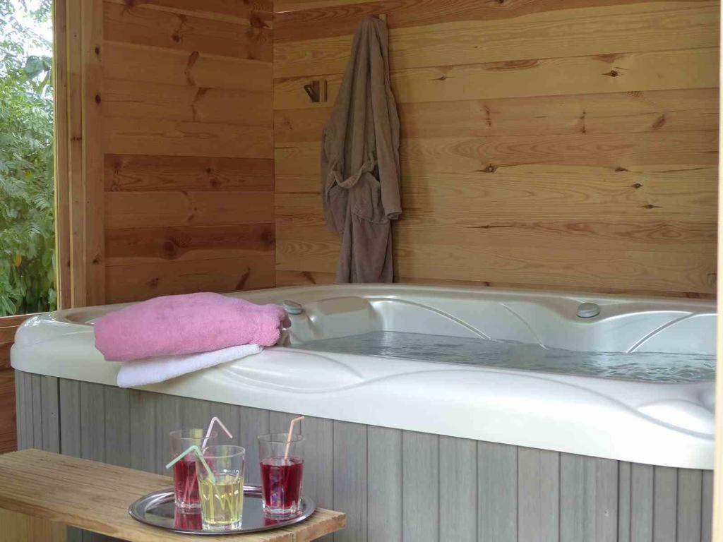 Chambres D'Hotes Les Chataigniers De Florac Surba Exterior photo